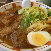 「豚なんこつそば（800）+大盛（100）+半ライス（ランチタイム」@飛騨高山中華そば やまとの写真