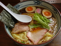 「ワンタンメン+味玉子」@手打ち中華そば 凌駕の写真