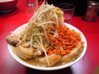 「豚ラーメン（850円）+野菜マシ辛揚げ（コール）」@千里眼の写真