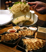 「白丸元味 750円（バリカタ）+ 替玉 25円（カタ / 25周」@博多一風堂 銀座店の写真