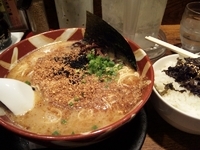 「とんこつ黒ラーメン」@元祖 麺屋 原宿 名古屋金山店の写真
