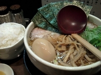 「特麺たつ正油ラーメン（大盛）+小ライス」@ラーメン 麺たつの写真