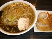 「らーめん￥700+特製￥250」@三代目 豚の親方! 総本店の写真