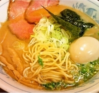 「鶏白湯煮干し醤油+味玉（720円+100円）」@肉支那蕎麦 喜元門 柏店の写真