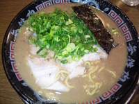 「とんこつラーメン（700円）+味玉（100円）」@無鉄砲 大阪店の写真