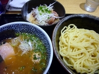 「濃厚魚介つけ麺（780円）+バターたっぷりローストポークガーリッ」@麺屋 一燈の写真