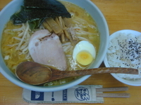 「こくみそラーメン（中細ちぢれ麺）+半ライス」@ミッキーズハウスの写真