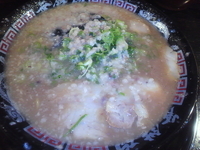 「とんこつラーメン（麺:かため・こってり・ネギ多め）」@無鉄砲 東京中野店の写真