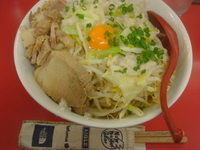 「カルボ郎（麺固、脂多め）+カルボロード用半ライス+刻みタマネギ」@麺厨房 豪快家 大森店の写真