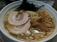 「煮干背脂正油ラーメン」@つけ麺 Nijinoitoの写真