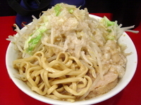 「らーめん680円（ヤサイ、アブラ）」@用心棒 本号の写真