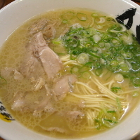 「おいしいラーメン（カタ）280円」@博多ラーメン 膳 天神メディアモール店の写真