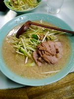 「定番（ネギチャーシュー麺）小:800円」@ニューラーメンショップ ドモンの写真