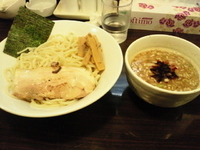 「自家製食べるラー油入りうま辛しょうゆつけ麺（750円）」@らあめん わかばの写真