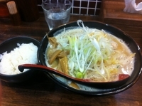 「味噌（野菜多めニンニク+ランチタイム無料ライス）」@麺処 花田 池袋店の写真