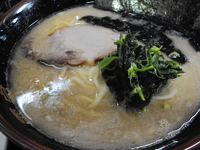 「ラーメン（カタメコイメ）+ライス」@雷家の写真