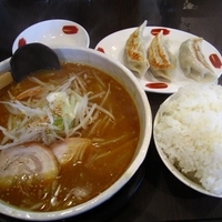 「カレーらーめん650円+餃子280円+小ライス160円」@ラーメン こうしゅんの写真