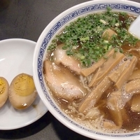 「支那麺・ド醤油味 + 醤蛋」@徒歩徒歩亭の写真