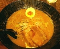 「みそらぁめん（麺半分）+麺少なめサービス半味玉」@麺処くるりの写真