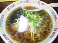 「醤油ラーメン（400円）」@小龍飯店の写真