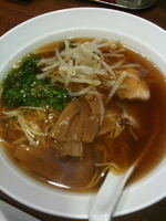 「醤油ラーメン ¥550」@炭火焼肉・らーめん 萬盛の写真