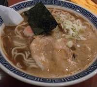 「中華そば（中盛）+小ライス」@前勝軒の写真