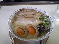 「肉デラチャーシュー二八ラーメン麺 大盛 半熟煮玉子のせ」@十割亭の写真