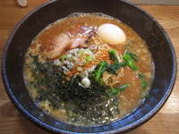 「濃厚豚ブラック+味玉（650円+クーポン）」@仙川らーめん ばかたれの写真