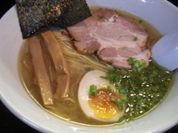 「地鶏けい骨ラーメン（塩） 750円」@地鶏けい骨 阿波家 宇都宮店の写真
