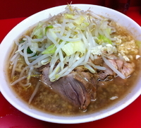 「小豚（ニンニク）750円」@ラーメン二郎 西台駅前店の写真