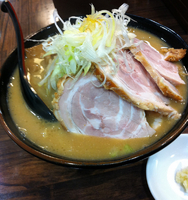 「味噌（野菜、ニンニク増量）790円+チャーシュー100円×2+味」@麺処 花田 池袋店の写真