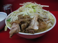 「小豚（ヤサイ、ニンニク、アブラ）+生玉」@ラーメン二郎 西台駅前店の写真