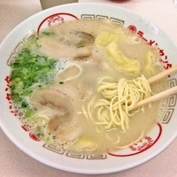 「ワンタンメン（カタ） 480円」@丸幸ラーメンセンター 基山店の写真