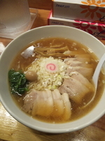 「中華そば中盛り【780円】 半肉増し【150円】」@銀座 朧月の写真