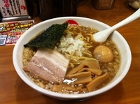 「節骨こってり味玉らーめん」@節骨麺たいぞう 新宿歌舞伎町店の写真