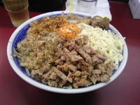 「汁なし（780円）+ほぐし豚（100円）+野菜マシ（コール）」@らーめん豚喜 川口店の写真