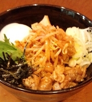 「温玉浜そば+辛味もやし 【680円+50円】」@油そば専門店 浜そば 本店の写真