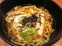 「醤油ラーメン」@ファミリー寿司割烹 まる 金沢ベイ店の写真