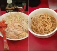 「ラーメン （ニンニク、アブラ、カラメ、辛たま）+スキヤキ（かつお」@用心棒 本号の写真