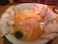 「どかのせ鶏チャーシューそば（塩） ￥900」@支那そば 一本気の写真