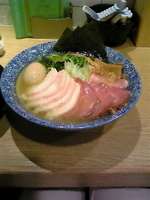 「特製芳醇香味そば（塩）+チャーシュー:豚と鶏ミックス+フレッシュ」@麺屋 一燈の写真