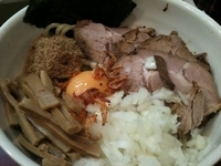 「まぜそば[250g]650円+チャーシュー200円」@麺家 一鶴の写真