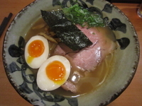 「中華そば（中盛）+味玉（600+100=700円）」@中華そば 榮じの写真