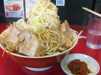 「ラーメン（大）（ニンニク少なめヤサイ豚マシマシネギらー油）@78」@千里眼の写真