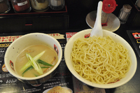 「白豚骨つけ麺大盛（600円）」@つけ麺 風龍 秋葉原店の写真