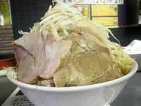 「味玉ラーメン+ヤサイ・ニンニク増し 「700円+無料」」@へーちゃんラーメンの写真