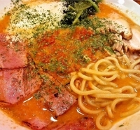 「オニオントマトラーメン+チーズ+ベーコン+チャーシュー（680円」@オニオン&トマト麺 ポパイの写真