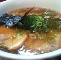 「醤油らぁ麺」@支那そばや 本店の写真