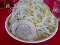 「ラーメン（小）ニンニク・ヤサイ+豚・魚粉・ネギ」@ドン-キタモトの写真