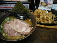 「とんこつラーメン￥600 鉄板飯￥100 替え玉￥20」@ぼっけもんの写真